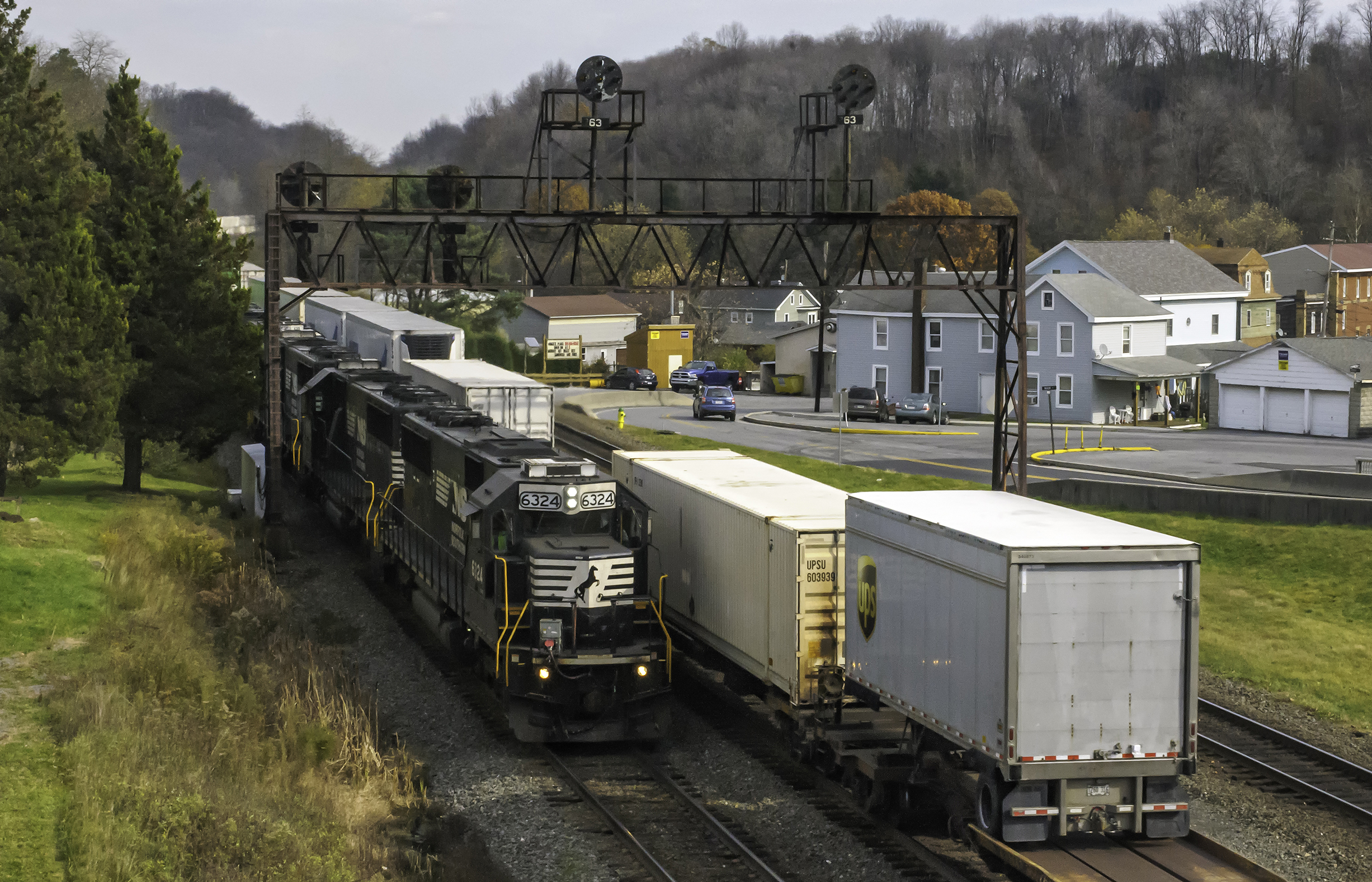 NS Train 25Z meeting Train 22W at Summerhill, PA The GreatRails North