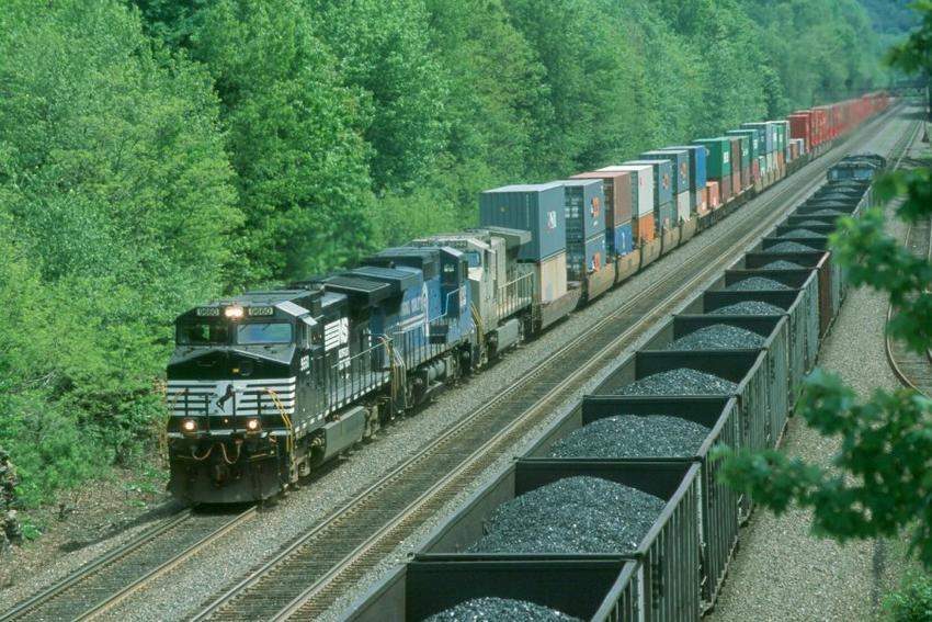 norfolk-southern-trains-passing-at-portage-pa-the-greatrails-north