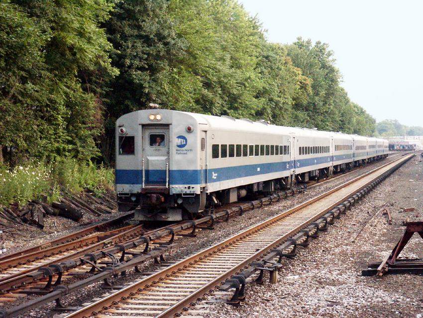 metro-north-train-569-at-fleetwood-the-greatrails-north-american