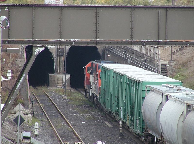 CN 6401 heading into Windsor Tunnel The GreatRails North American