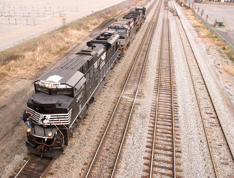 NS 2663 Leads NS Train T79 (CSX Z471) Out Of CSX's Osborn Yard ...