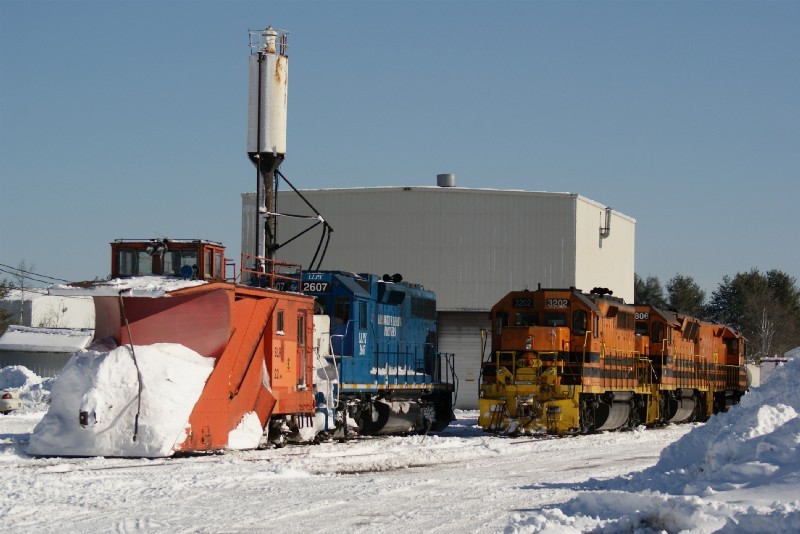 Plow Extra 2607 East at Lewiston Jct., ME: The GreatRails North ...