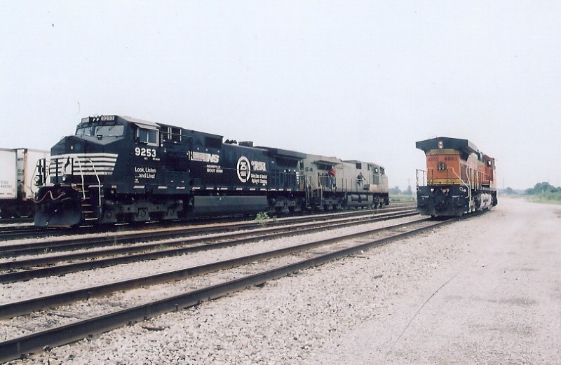 NS Sandusky Yard MP 106 NS 9253, NS 9954 & BNSF 4853; Sandusky, OH