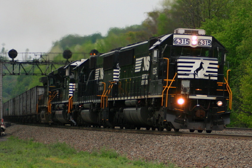 A Loaded NS Coal Train crawls uphill Lilly, PA The GreatRails North