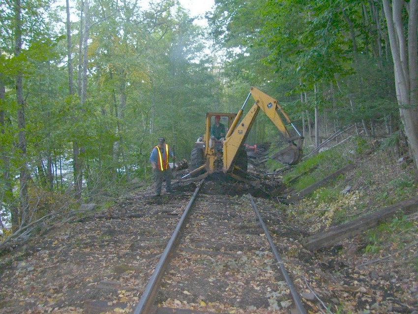 Removing ties with a Backhoe: The GreatRails North American Railroad ...