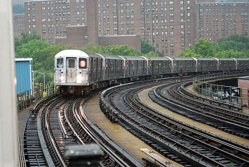 MTA 1 Line arriving 207th St: The GreatRails North American Railroad ...